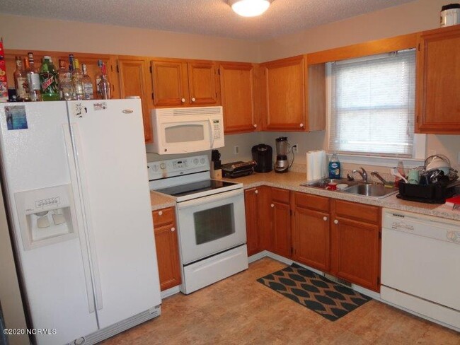 Building Photo - 1505 Cedar Ln