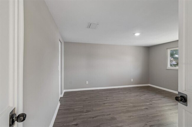 Building Photo - 7111 Gateway Ct
