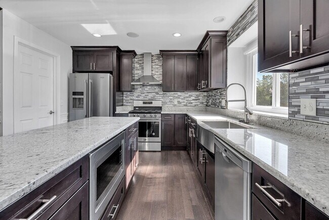 Building Photo - 4521 Links Ct