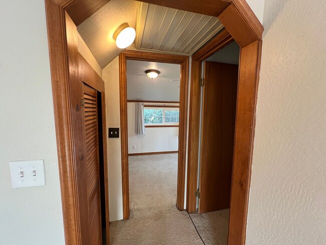 Building Photo - Nostalgic 3-bedroom Farmhouse in Hughson!