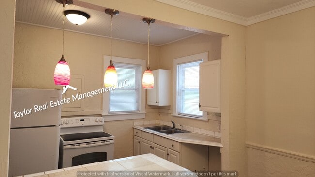 Building Photo - 714 Howell St