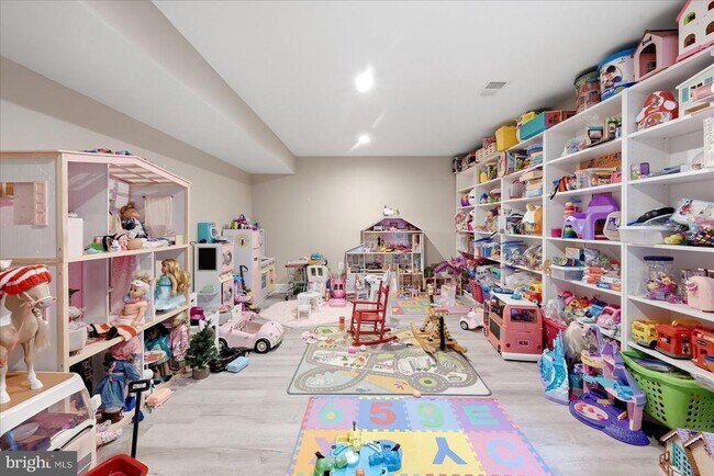 Building Photo - 911 Riva Ridge Dr