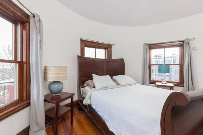 Building Photo - 15 Peverell St