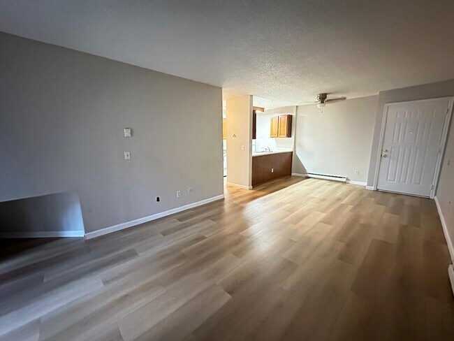 Building Photo - 14740 E Kentucky Dr