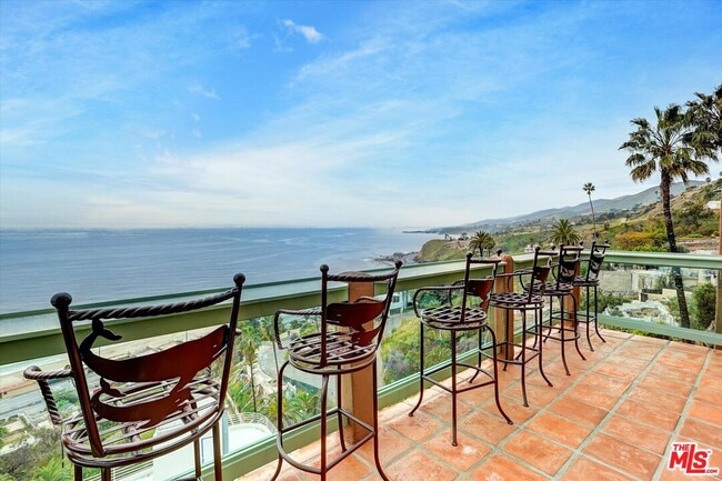 Building Photo - 3916 Rambla Orienta