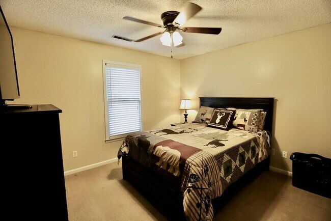 Building Photo - 2415 Edmunds Dr