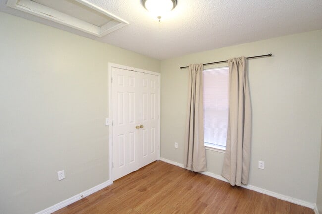 Building Photo - Updated 2BR Home with New Appliances Near Downtown – HUD Accepted