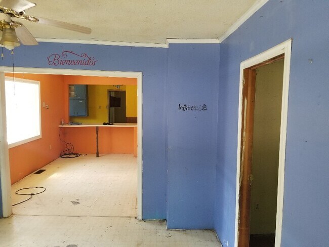 Building Photo - 728 Schirmeyer St