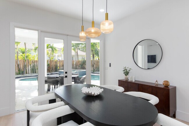 Building Photo - 2443 Players Ct