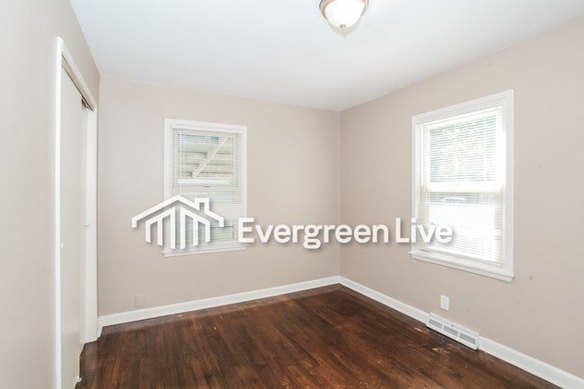 Building Photo - 5704 Chandler St