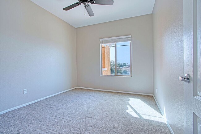 Building Photo - 938 E Indian Wells Pl