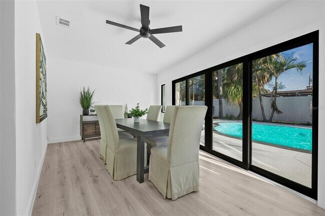 Building Photo - 4495 Clearwater Harbor Dr