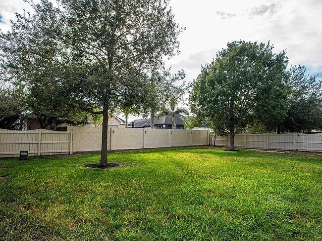 Building Photo - 1616 Sebastian Dr