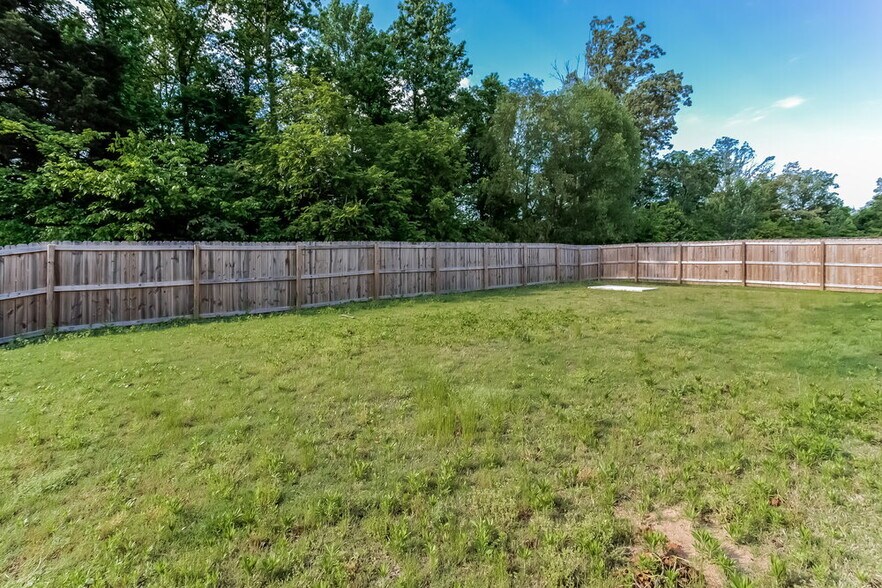Building Photo - 2665 Cherry Tree Dr