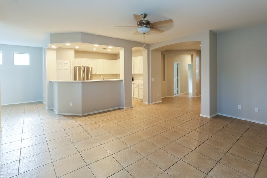 Building Photo - 6531 S 17th Ave