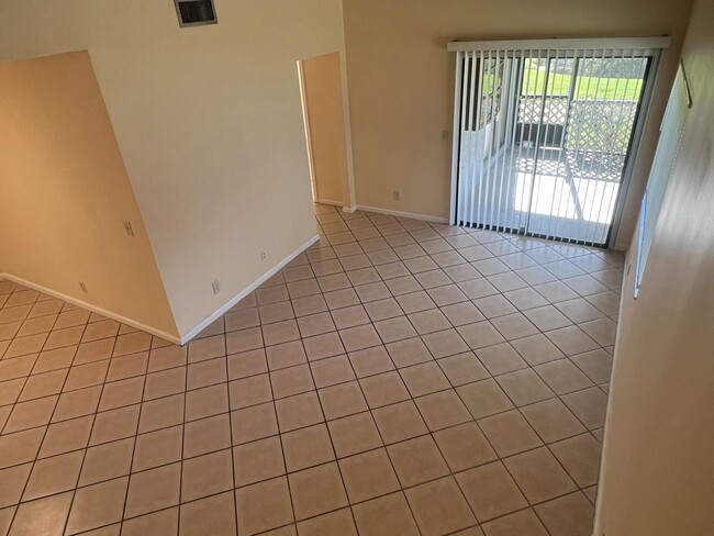 Building Photo - 1581 Woodbridge Lakes Cir