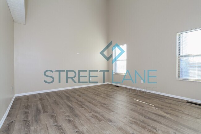Building Photo - REDUCED!