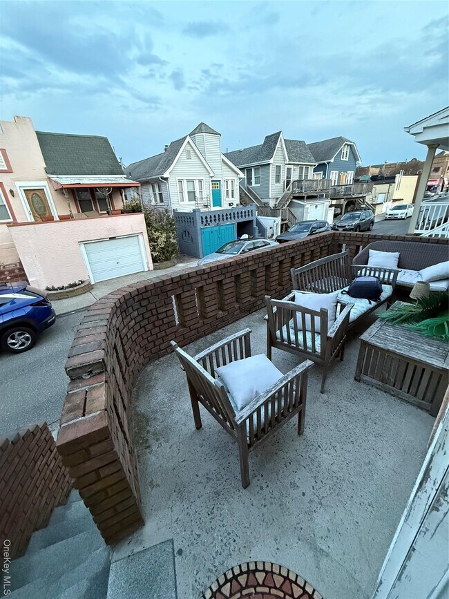 Building Photo - 67 Florida St