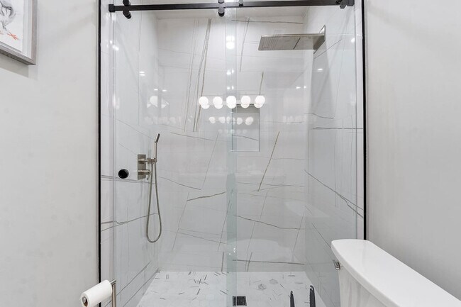 Building Photo - 99 Seaside Ave