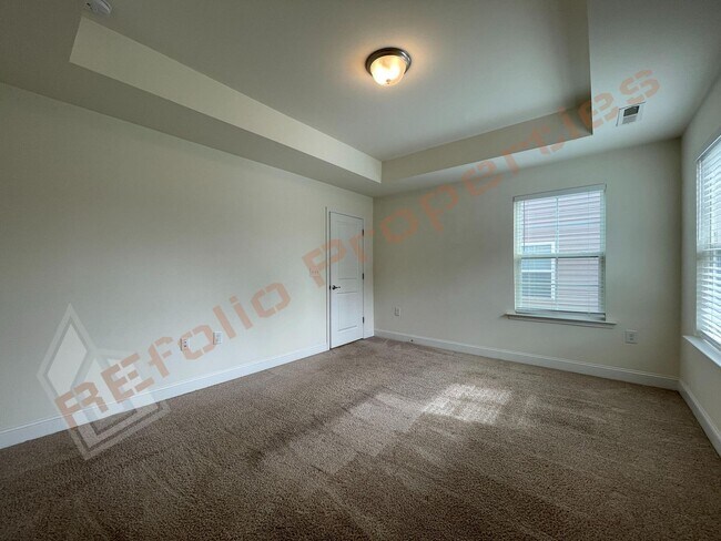 Building Photo - Great news! Get 50% off your first month’s rent when you sign by 12/31/2025! Plus Application fee...