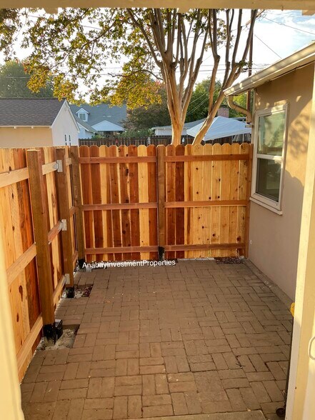 Patio w backyard access - 1909 Berkeley Ave