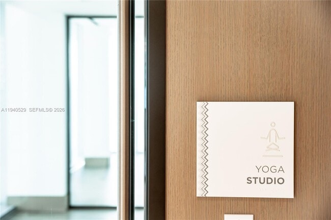 Building Photo - 700 NE 26th Terrace