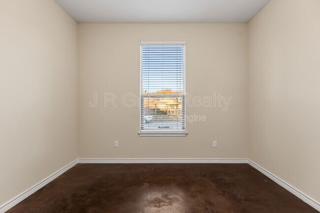 Building Photo - 120 Flat Creek Dr