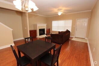 Building Photo - 1569 Crescent Hills Dr