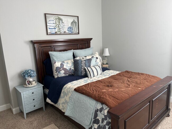 Downstairs bedroom - 2645 Cherry Laurel Dr