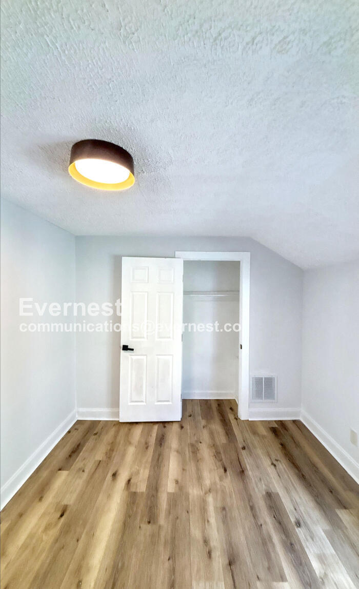 Building Photo - 1442 Hamlet St