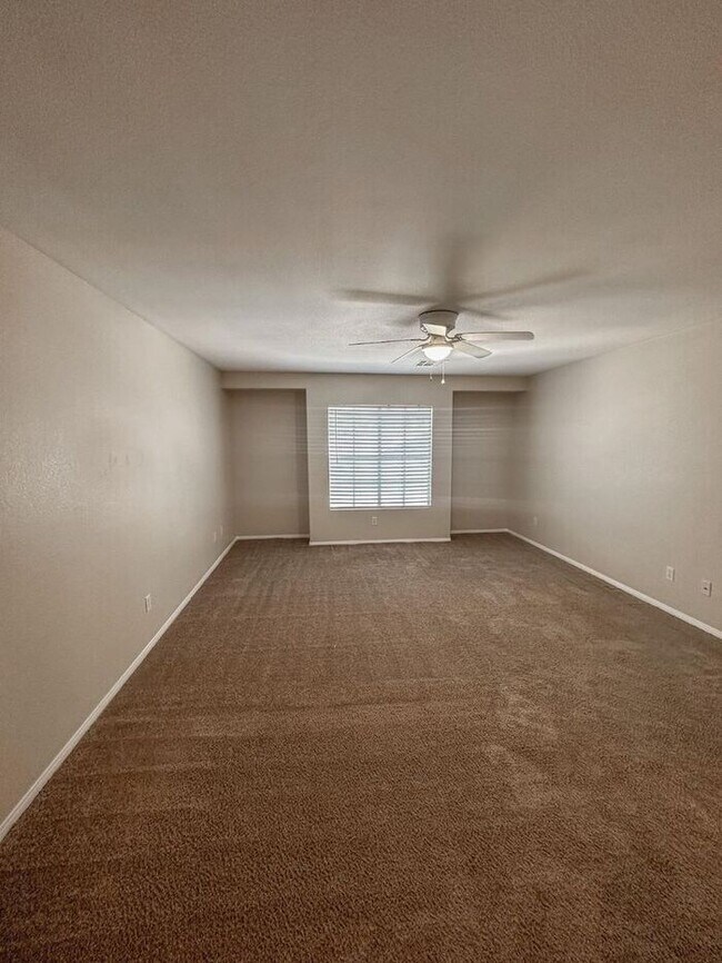 Building Photo - IMMACULATE REMODLED 2 STORY HOME IN HENDER...