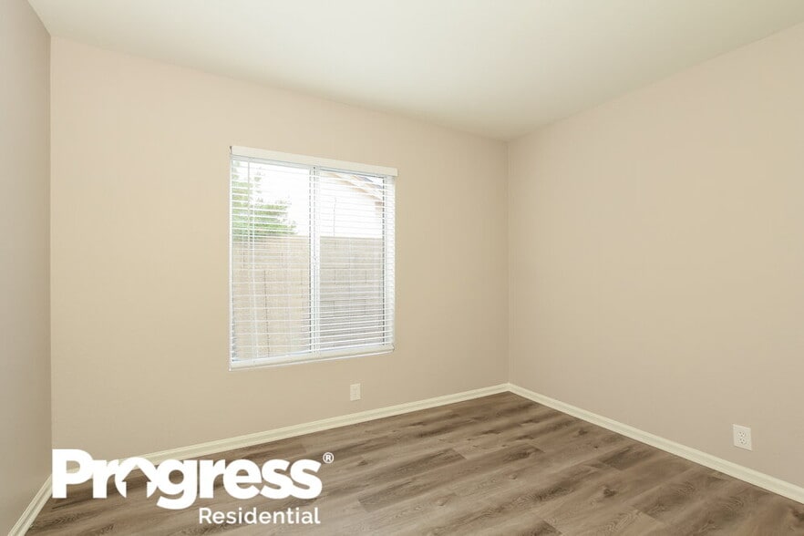 Building Photo - 10249 W Orange Dr