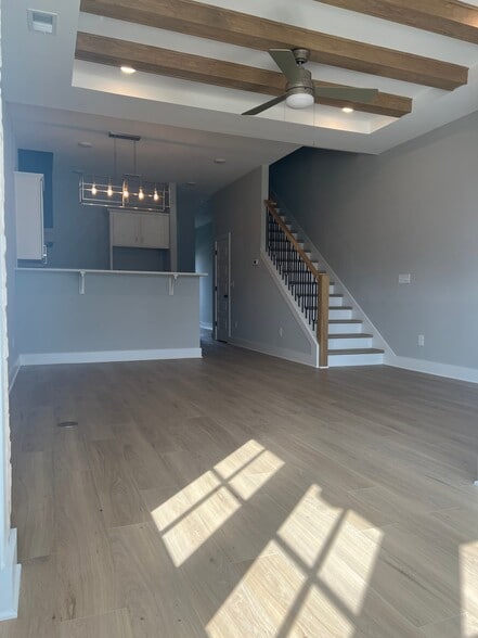Building Photo - 1026 Windsor Dr