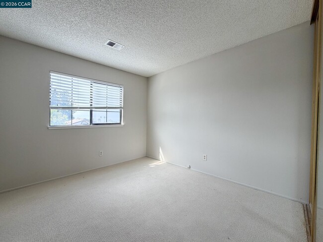 Building Photo - 118 Meadowlark Way