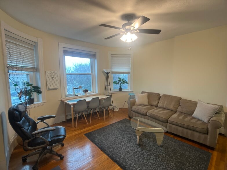 Building Photo - 122 Day St