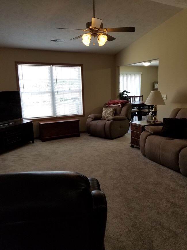 Maple Ridge Villas - Ontario, OH | Apartment Finder