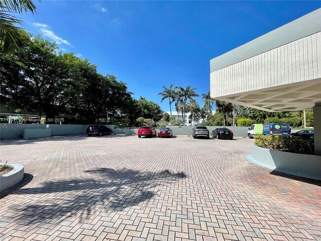 Building Photo - 2501 Brickell Ave