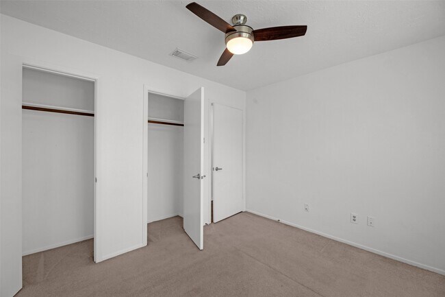 Building Photo - 2302 Doverglen Dr