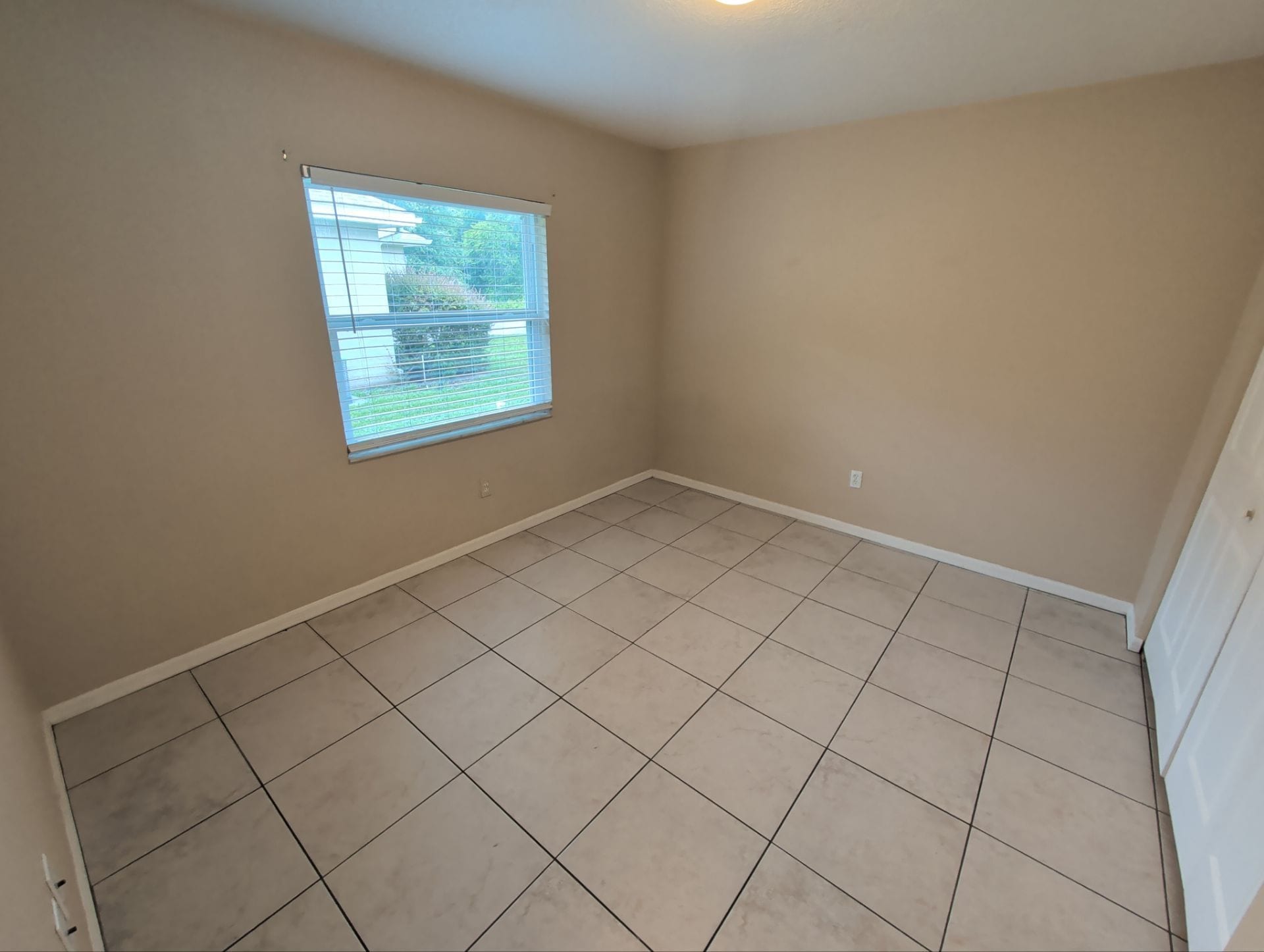 Building Photo - 2560 E Constance Ct