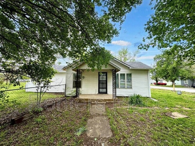 Building Photo - 201 S Ora St