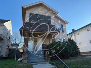 Building Photo - "Charming 2-Bed upper duplex in West Toledo.