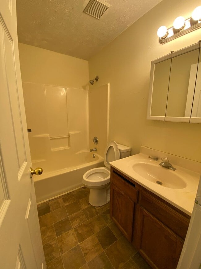 Building Photo - 3 Bedroom House Near the Clear Creek Trail