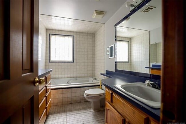 Building Photo - Charming 1920s Midtown bungalow with lots of space and character