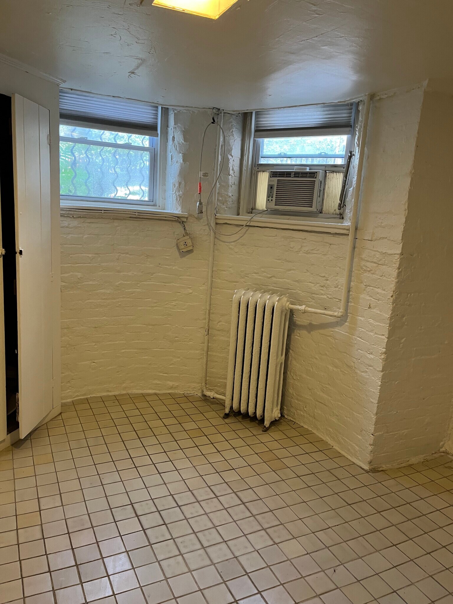 Cozy bedroom - 1710 Q St NW