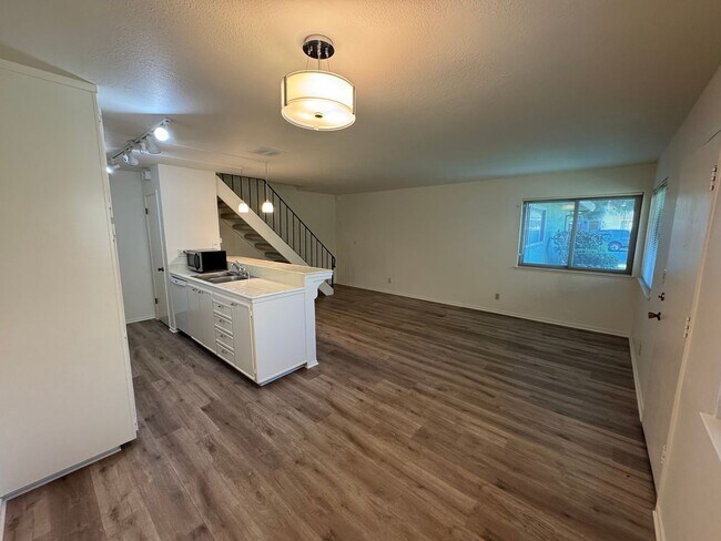 Building Photo - 2 Bedroom, 1 Bath in desirable neighborhood, Capitola