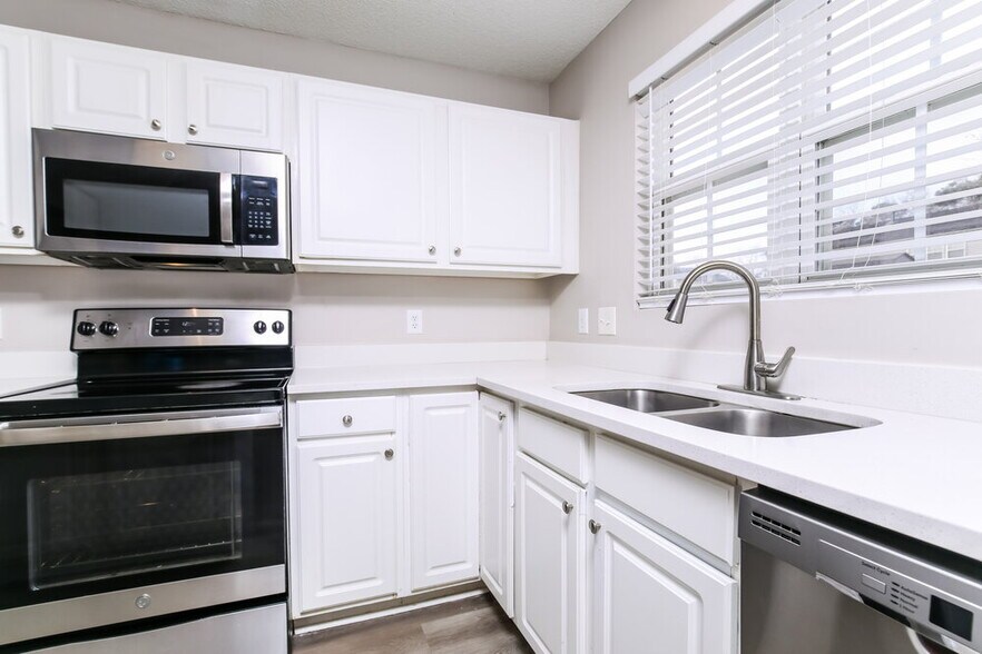 Building Photo - 3004 Ranburne Dr