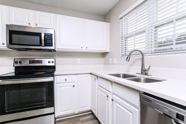 Building Photo - 3004 Ranburne Dr