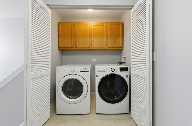 Building Photo - 218 Goldenrod Dr