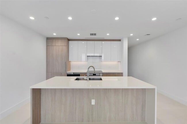 Building Photo - 153 N Seabreeze Blvd