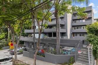 Building Photo - 939 Palm Ave